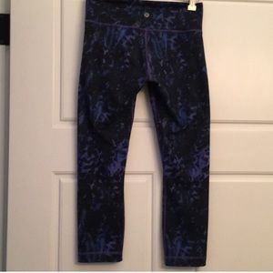 Lululemon Pattern Crops